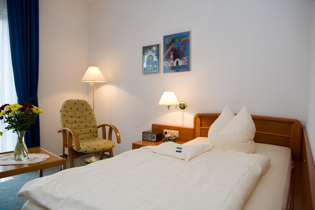 Central Inn Hotel Garni Eppelborn Quarto foto
